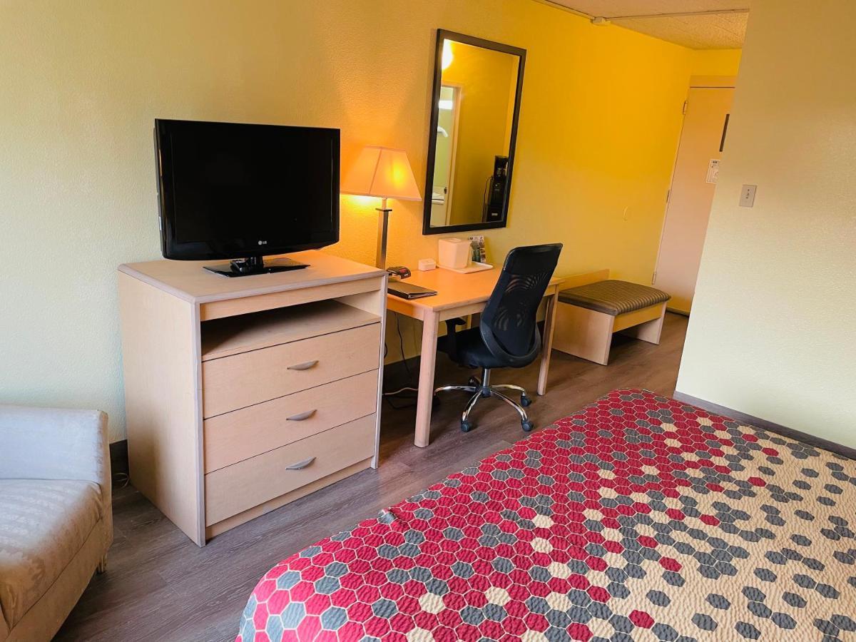Super 8 By Wyndham Gloucester Gloucester City Eksteriør billede