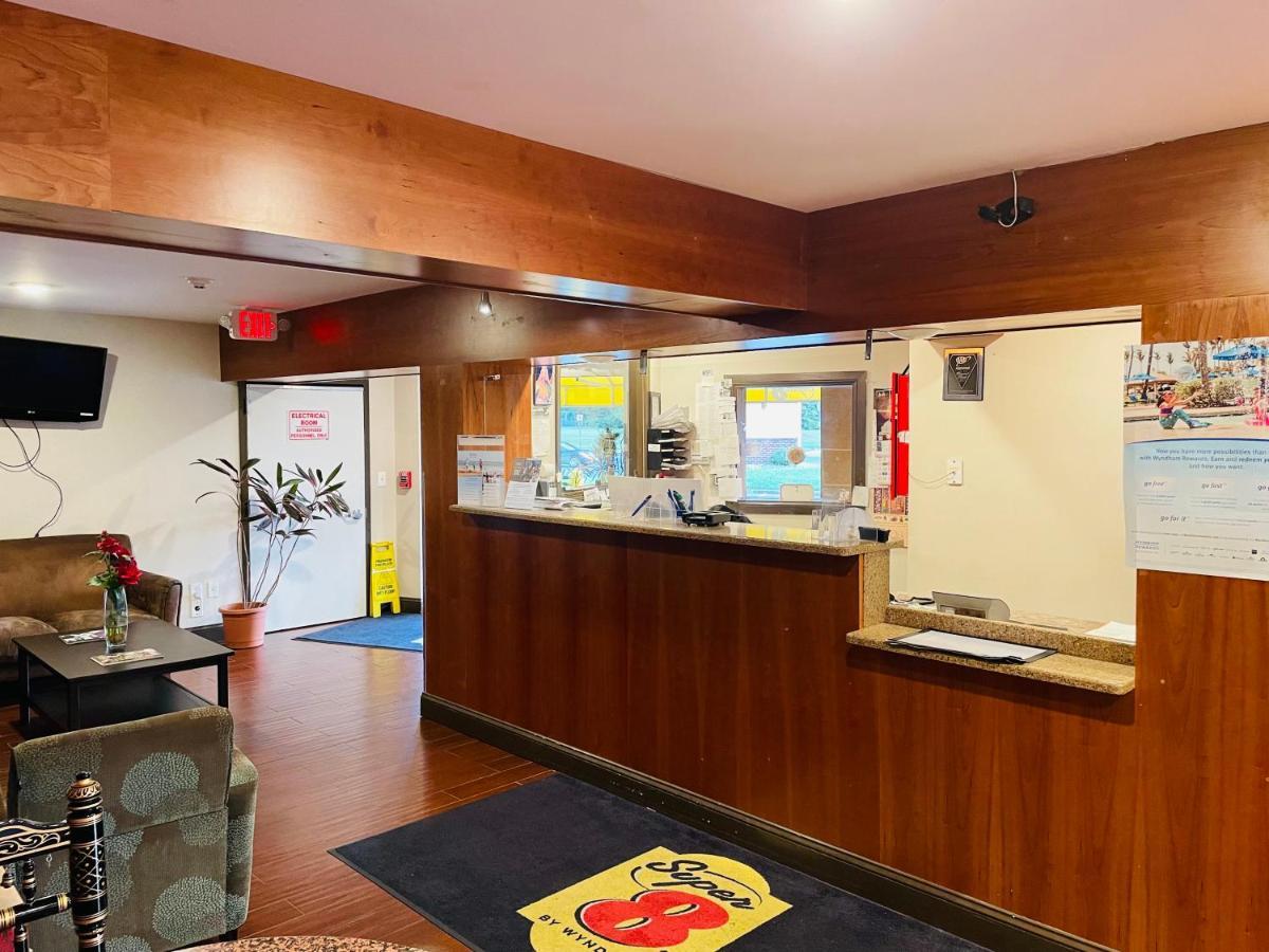 Super 8 By Wyndham Gloucester Gloucester City Eksteriør billede