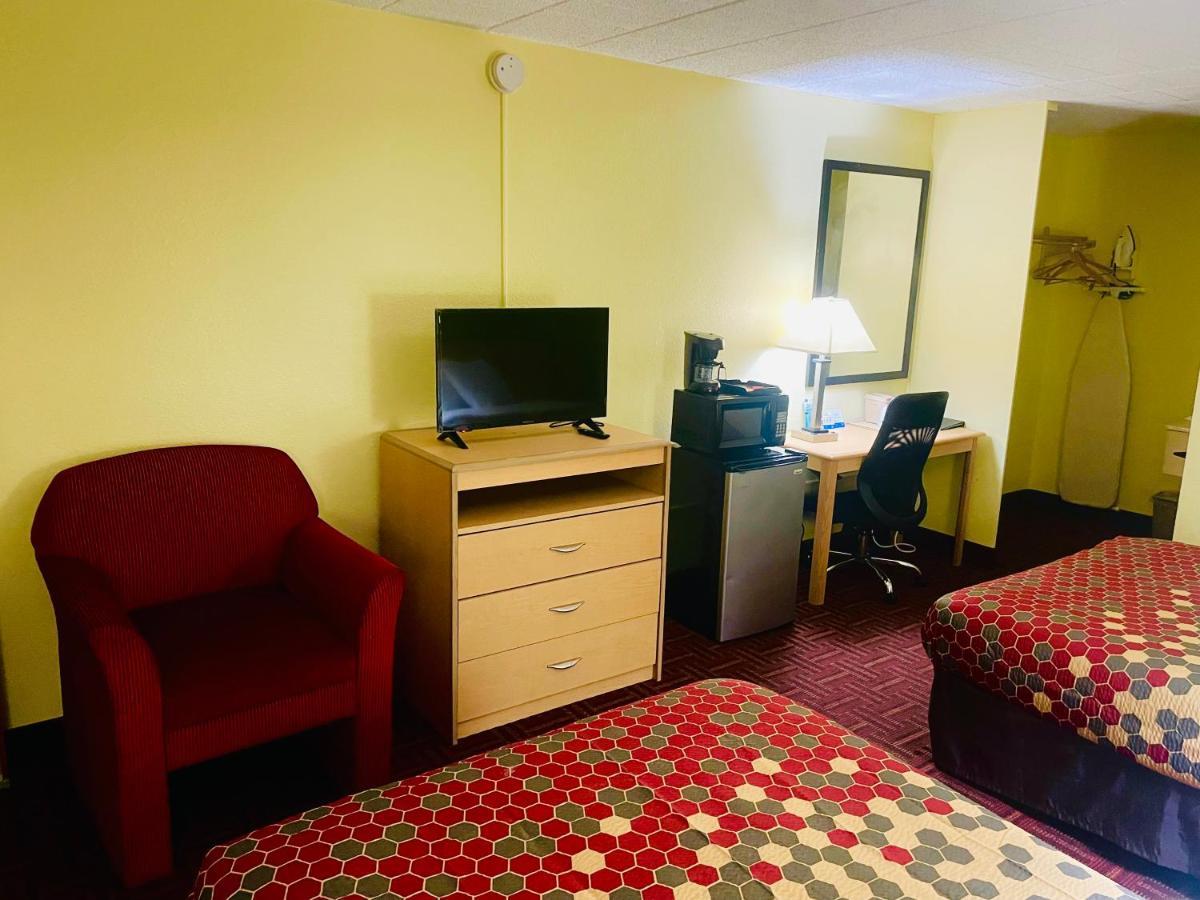 Super 8 By Wyndham Gloucester Gloucester City Eksteriør billede