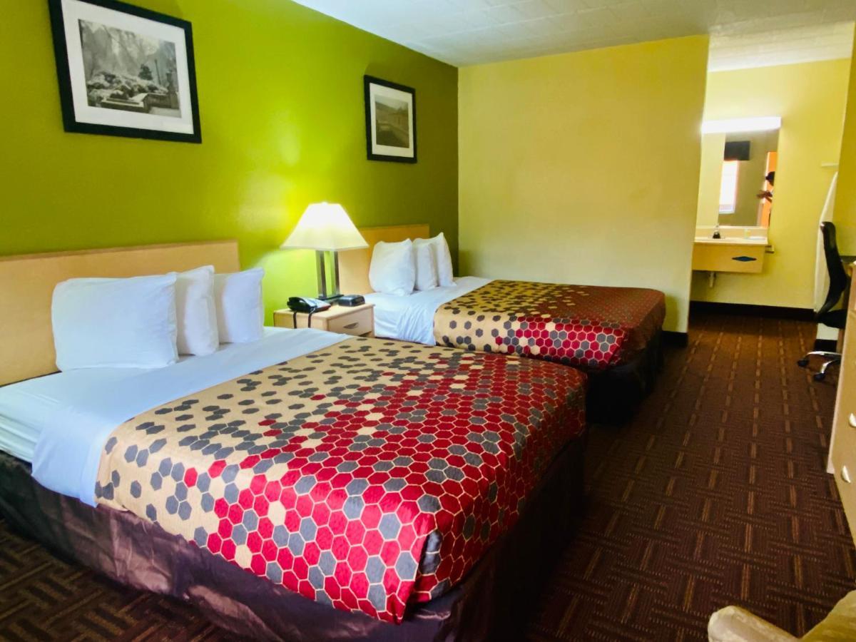 Super 8 By Wyndham Gloucester Gloucester City Eksteriør billede