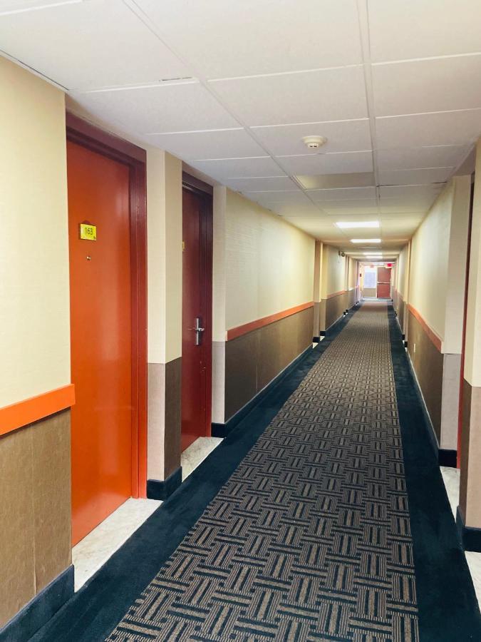 Super 8 By Wyndham Gloucester Gloucester City Eksteriør billede