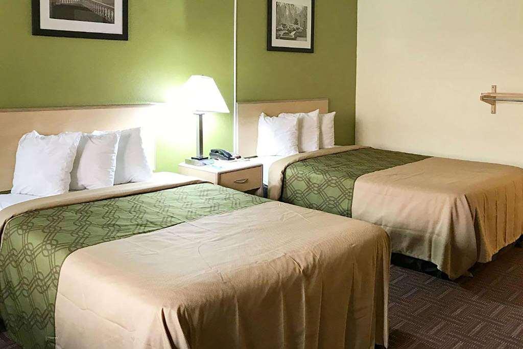 Super 8 By Wyndham Gloucester Gloucester City Værelse billede
