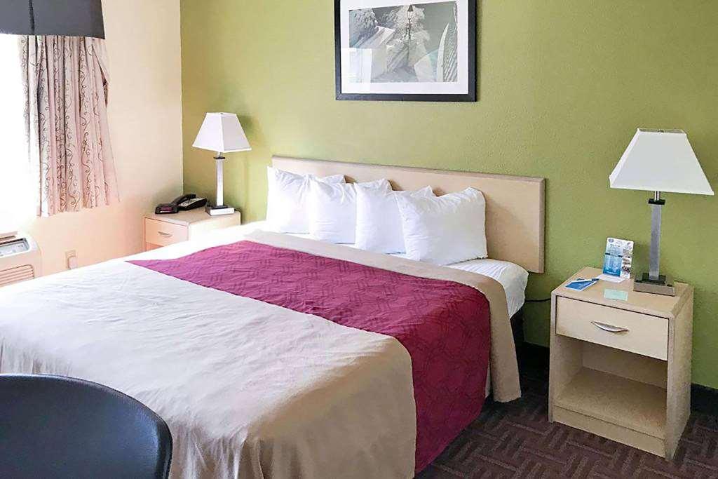Super 8 By Wyndham Gloucester Gloucester City Værelse billede