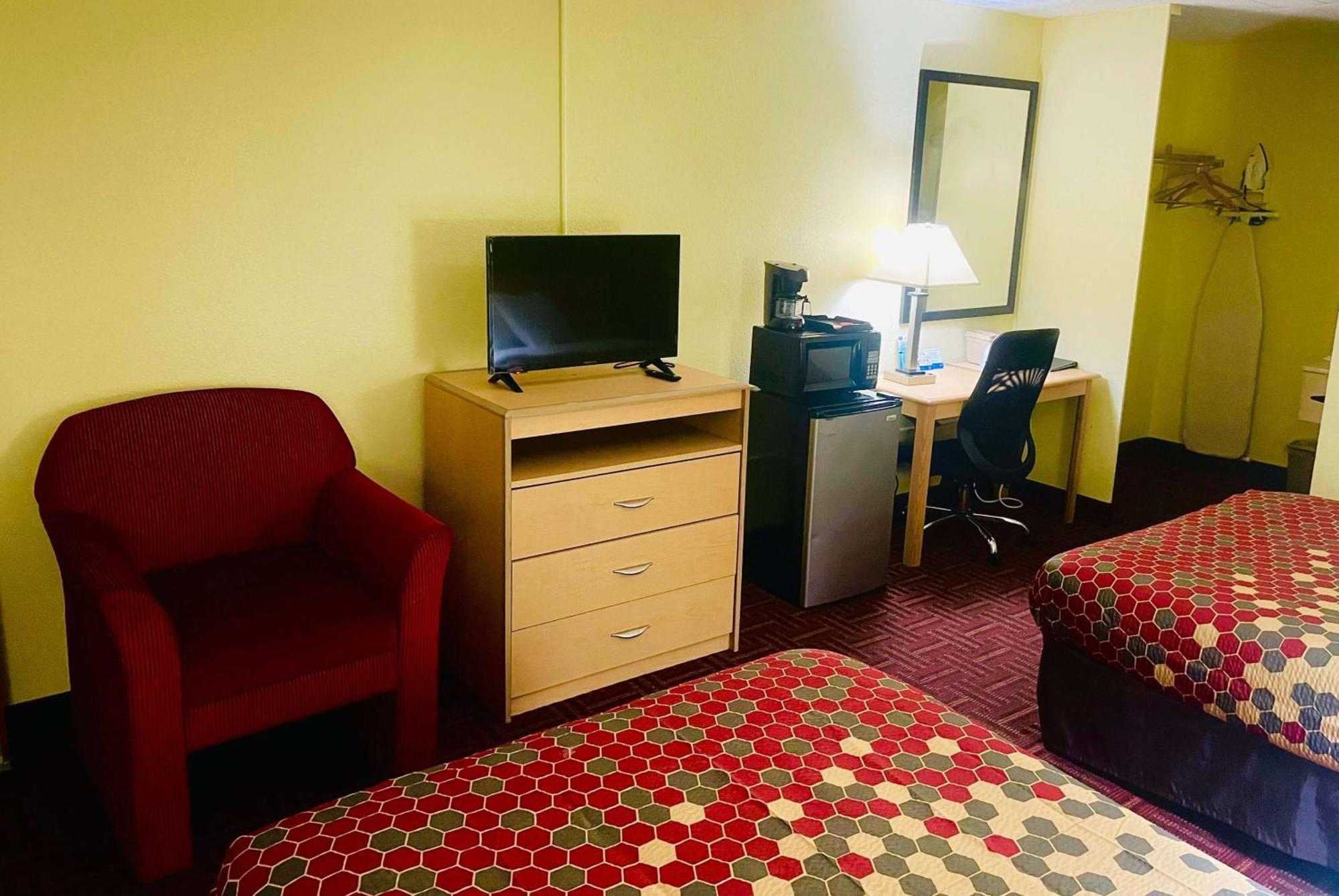 Super 8 By Wyndham Gloucester Gloucester City Eksteriør billede