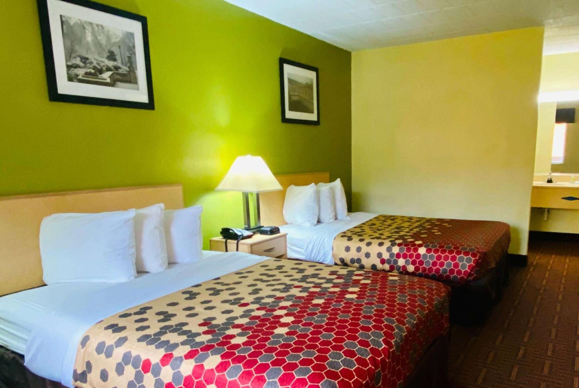 Super 8 By Wyndham Gloucester Gloucester City Eksteriør billede