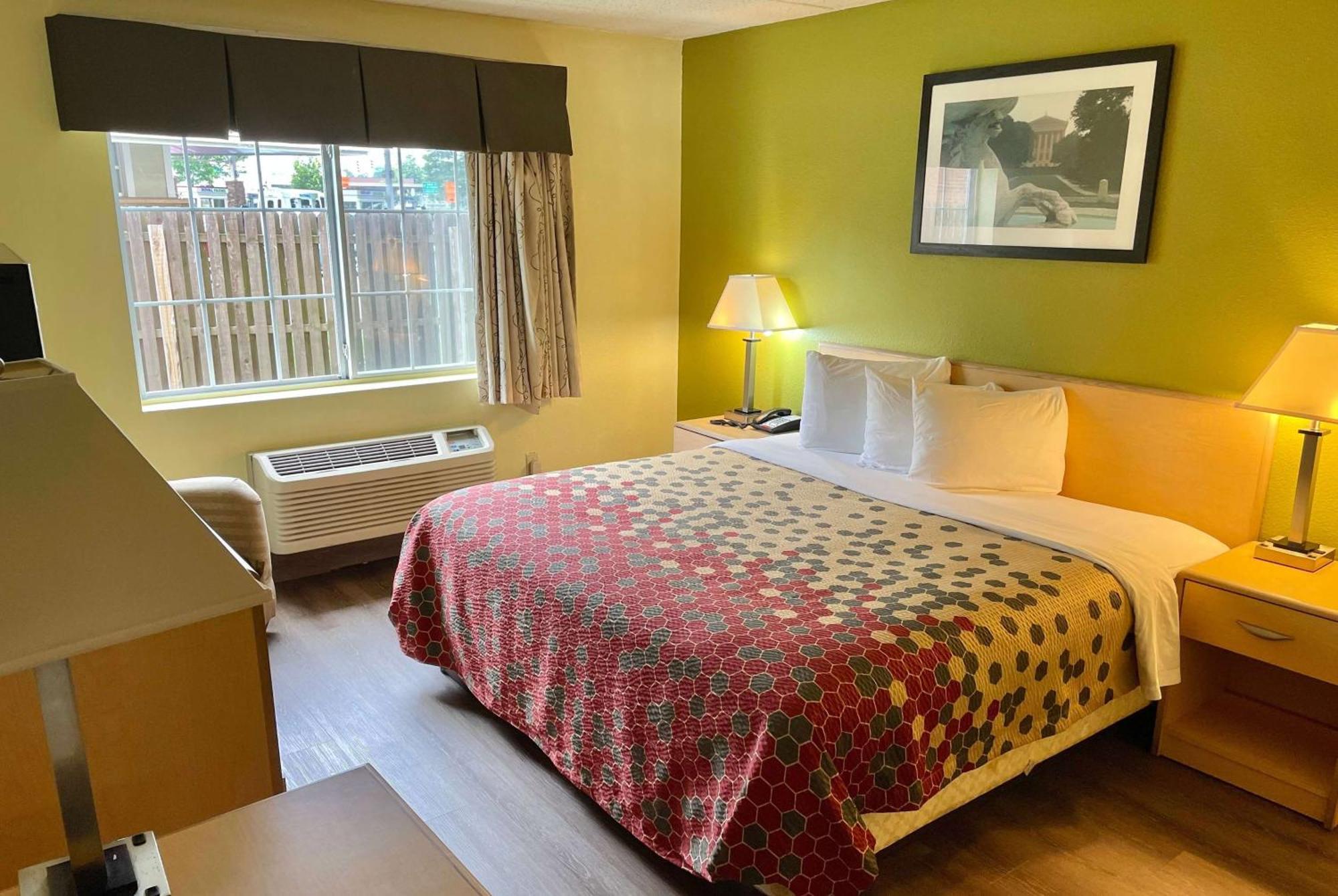 Super 8 By Wyndham Gloucester Gloucester City Eksteriør billede