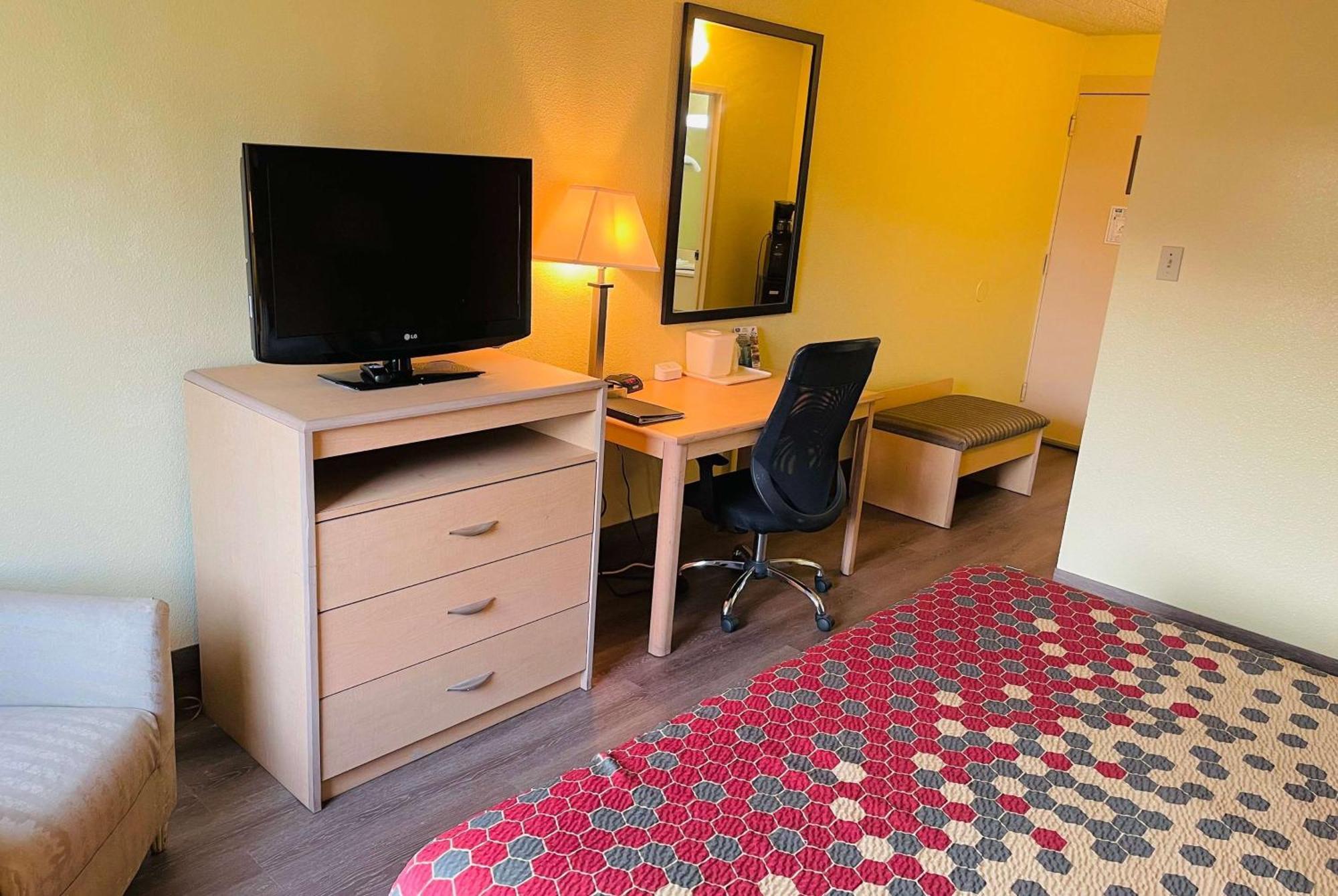 Super 8 By Wyndham Gloucester Gloucester City Eksteriør billede