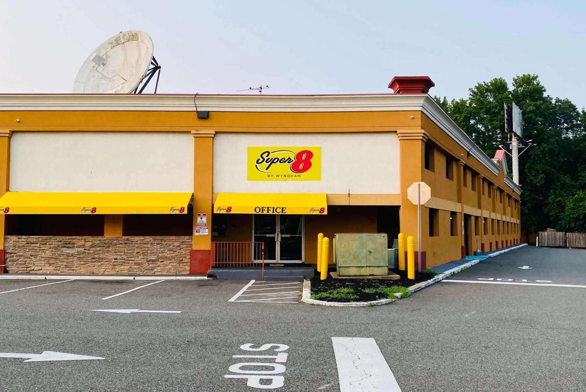 Super 8 By Wyndham Gloucester Gloucester City Eksteriør billede