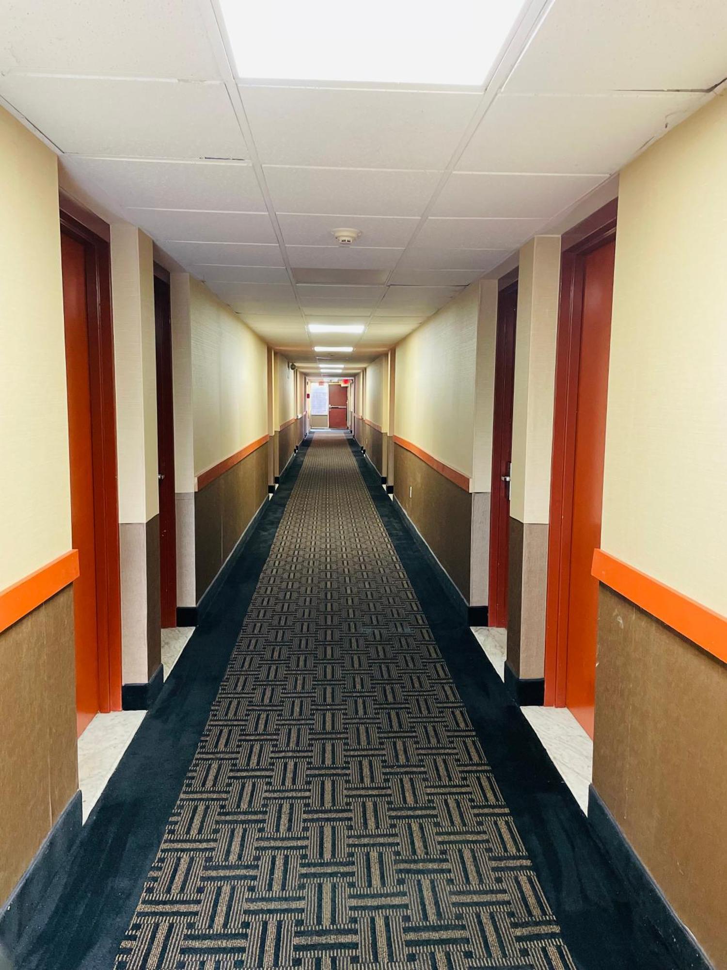 Super 8 By Wyndham Gloucester Gloucester City Eksteriør billede