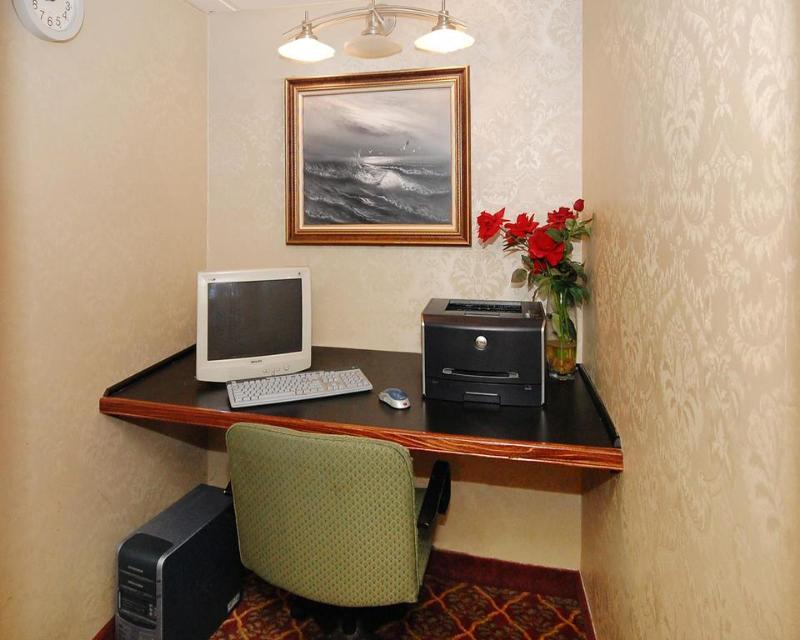 Super 8 By Wyndham Gloucester Gloucester City Eksteriør billede