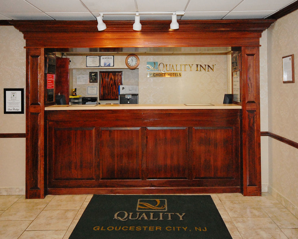 Super 8 By Wyndham Gloucester Gloucester City Eksteriør billede