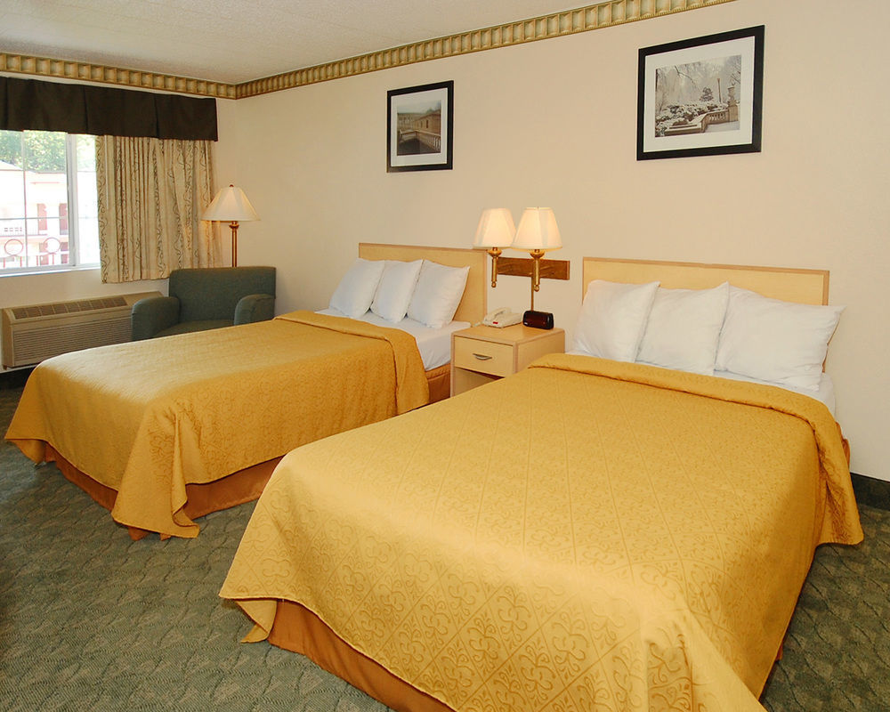Super 8 By Wyndham Gloucester Gloucester City Eksteriør billede